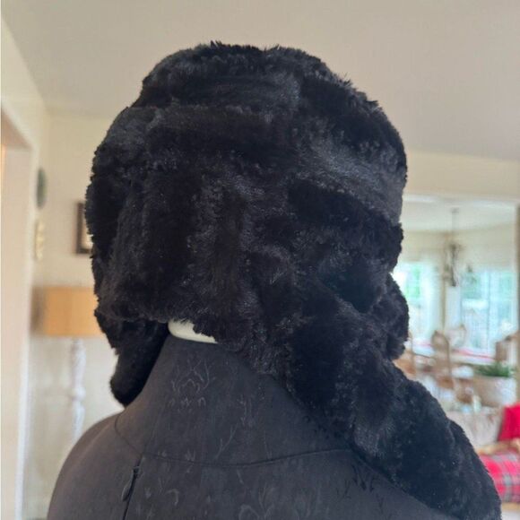Faux Fur Black Trapper Hat - Picture 5 of 6